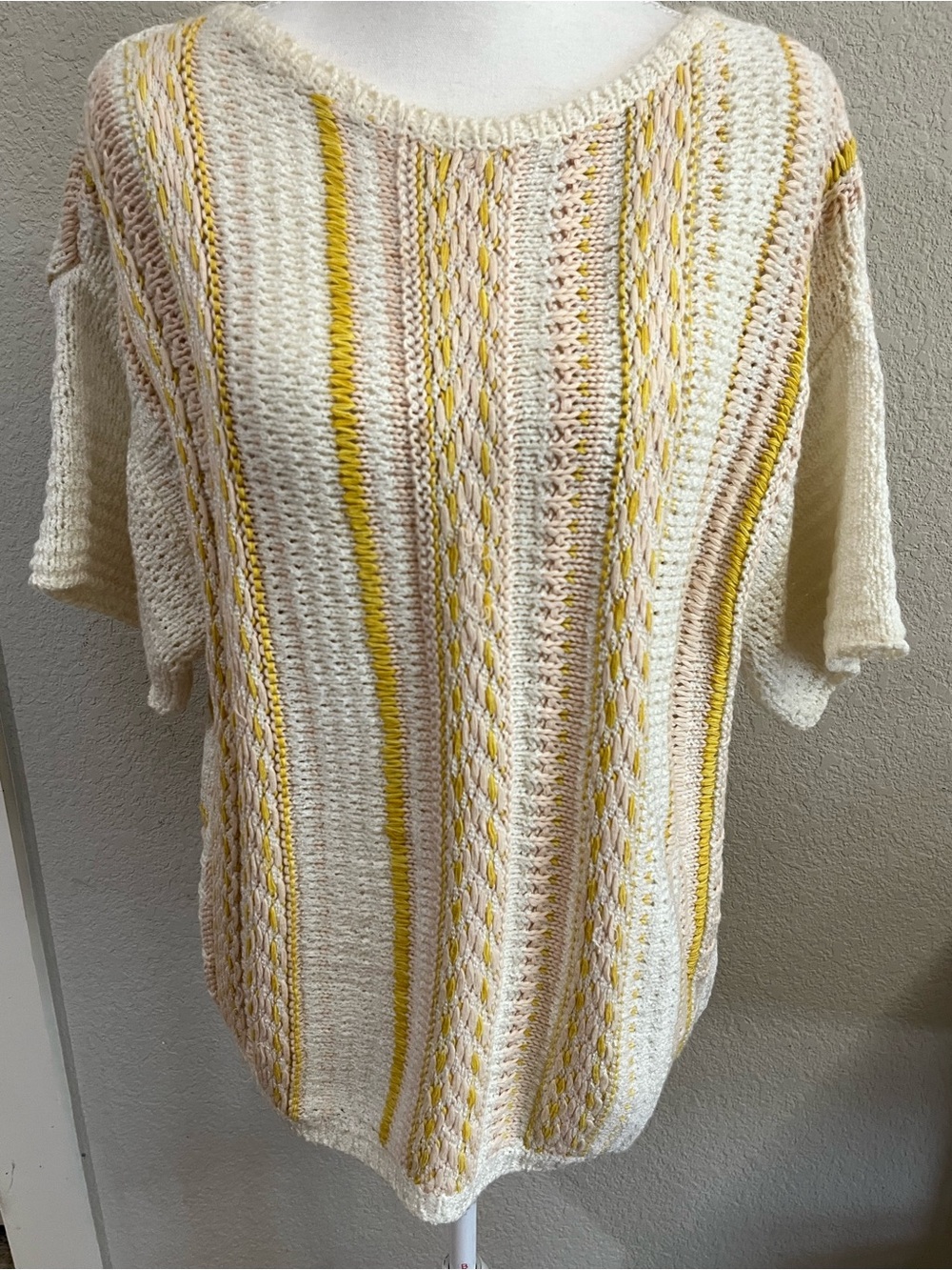 Wishlist Women’s Cream and Yellow Knit Short-Sleeve Sweater